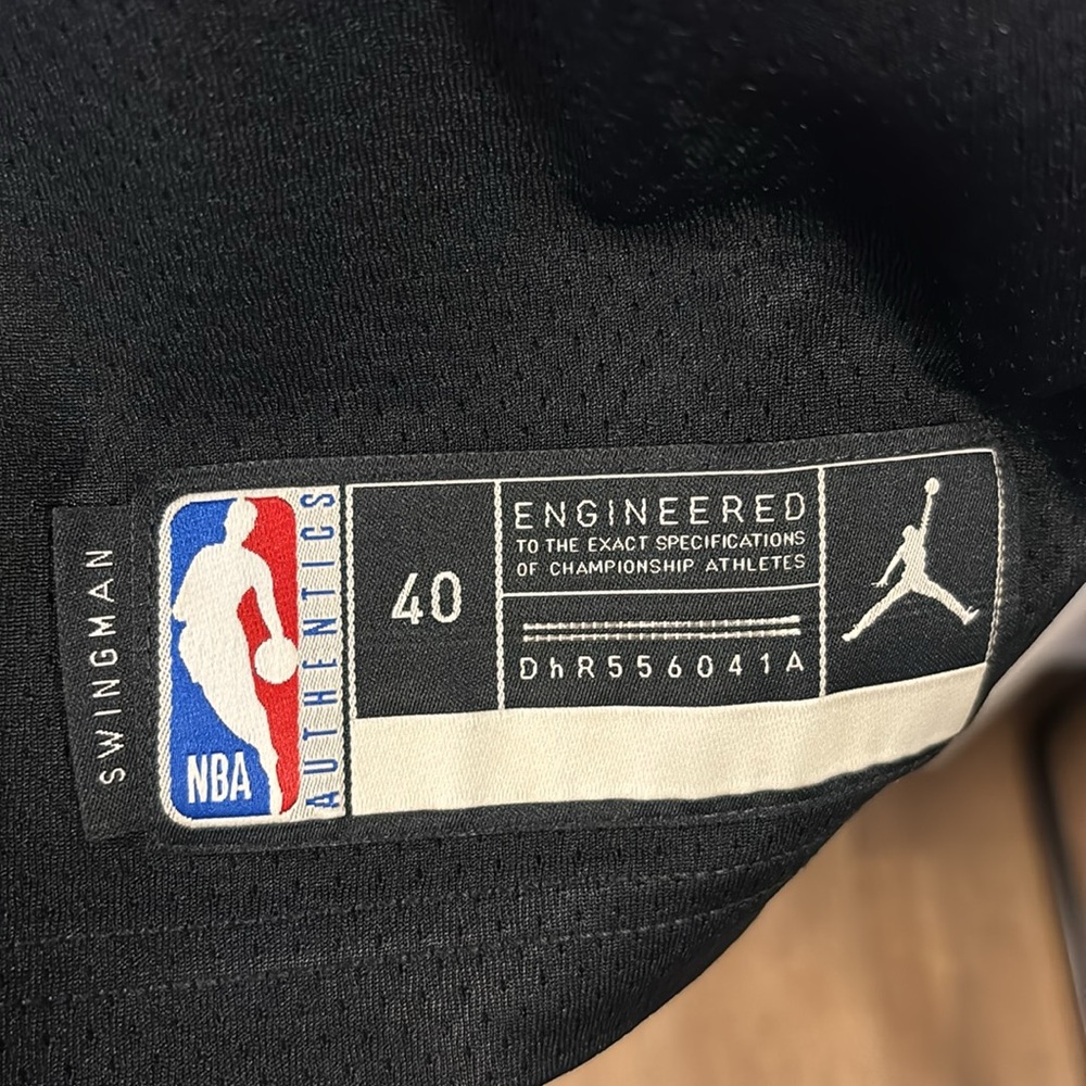 Jordan Milwaukee Bucks Giannis Antetokounmpo jersey - Picture 4 of 4